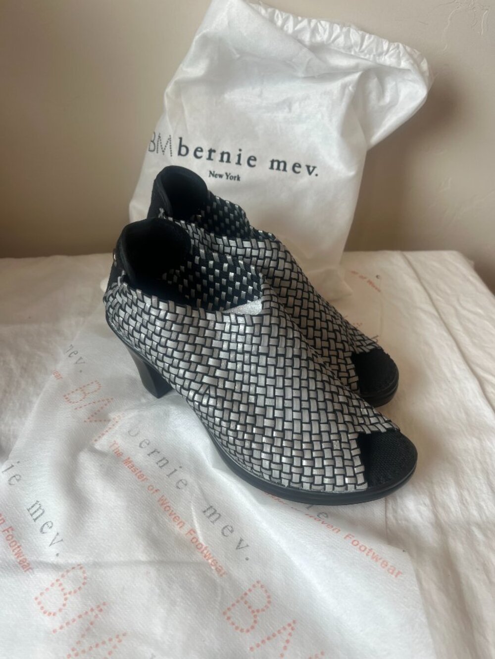 Bernie Mev Silver/Black Claire Basket Weave Women's Shoes, size 5 (EU36) New